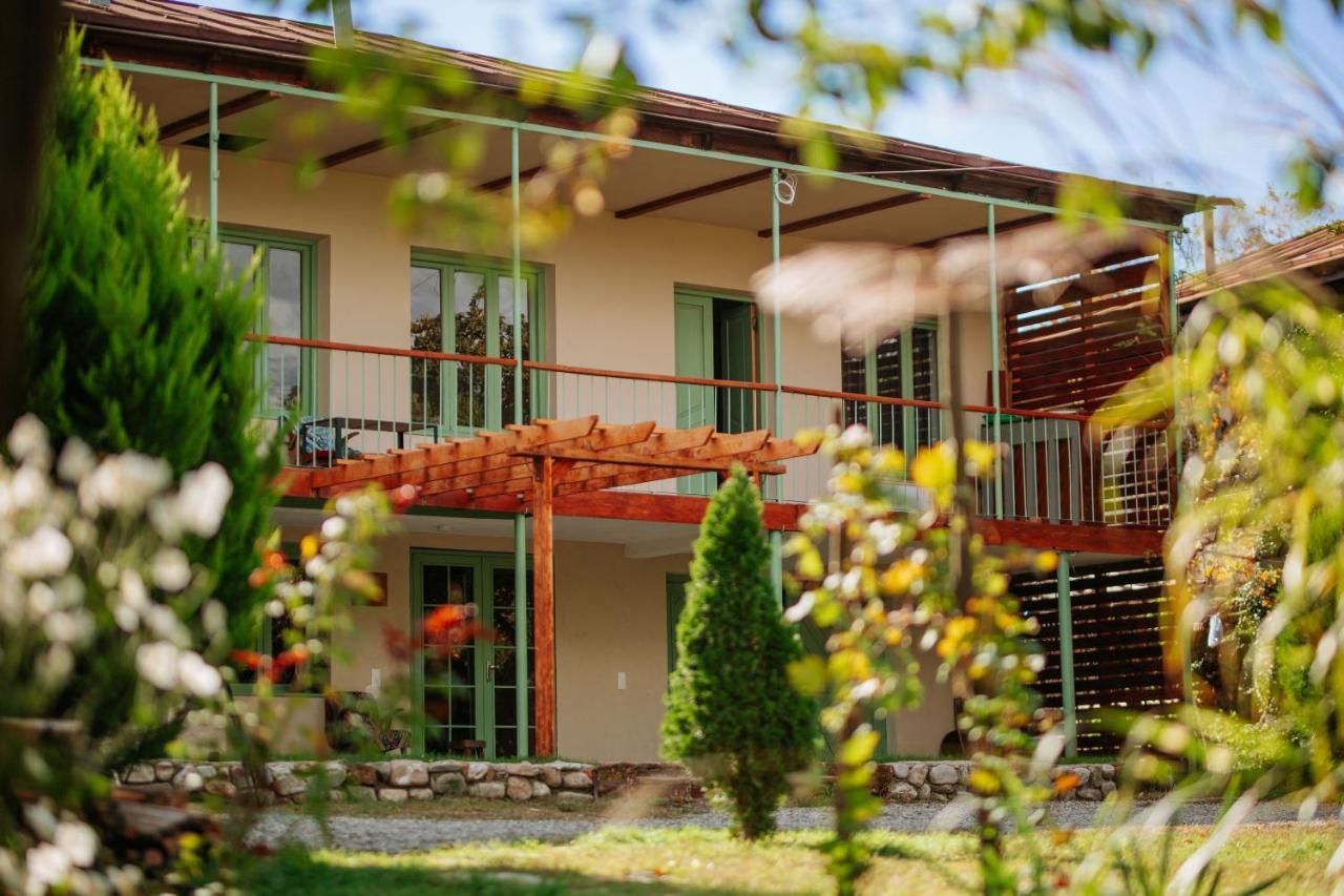 Отель Casa Akacia Телави Экстерьер фото